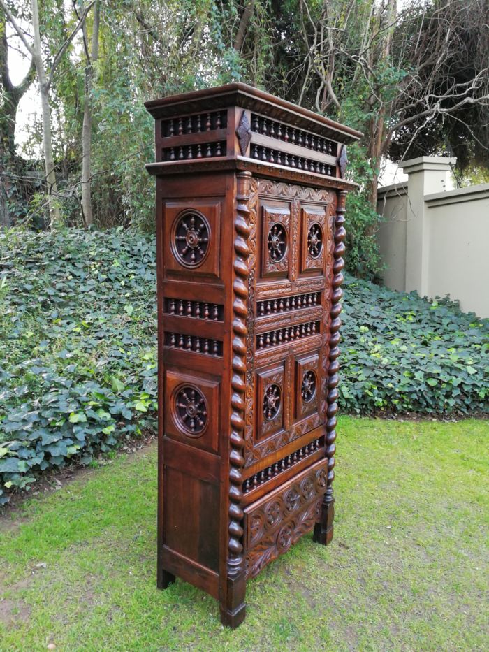 A French Cold Chiseled Carved Cabinet / Drinks Cabinet With Black Baize. Circa 1940's - Image 3