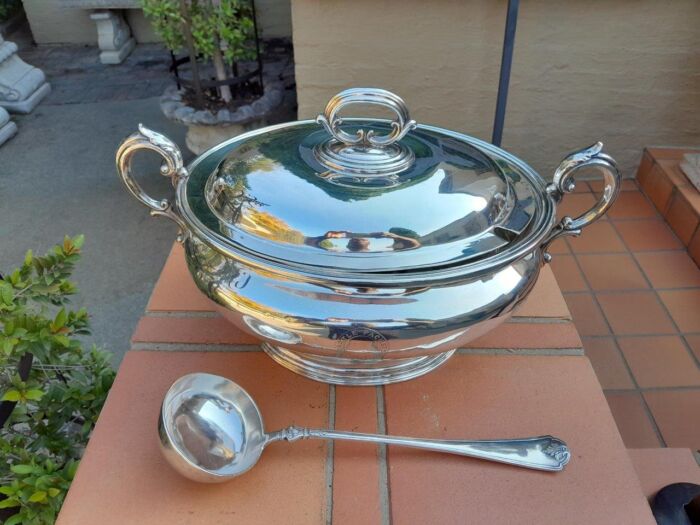 A 20th Century English  Electroplate Soup Tureen with Handles and Cover and Matching Ladle  Elkington and Co - Image 2