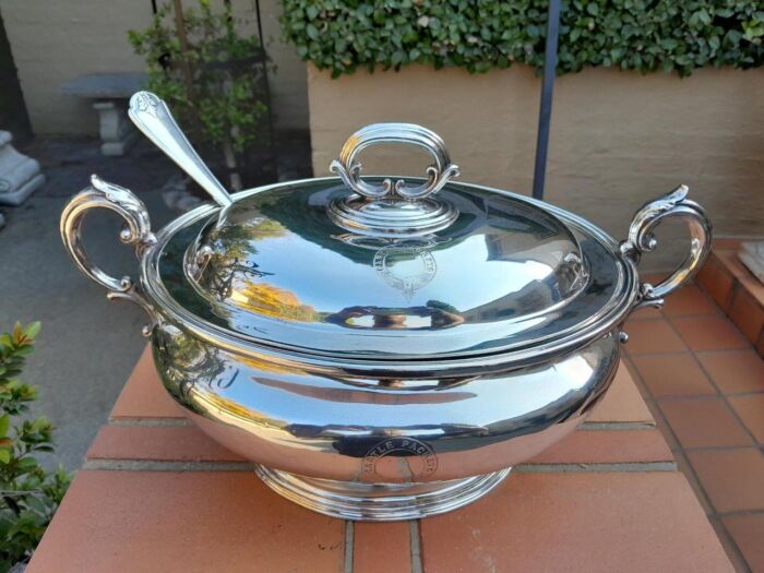 A 20th Century English  Electroplate Soup Tureen with Handles and Cover and Matching Ladle  Elkington and Co - Image 4