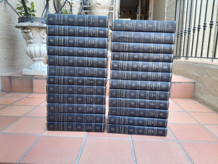 A 20th Century / Circa 1968 Full Set Of 24 Books (23 Books Plus Index) Of Encyclopaedia Britannica