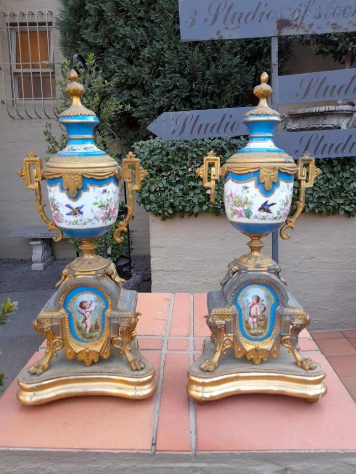 A 19th Century French  Gilt Metal And Porcelain Clock Garniture Set On Original Giltwood Bases And Original Key - Image 6