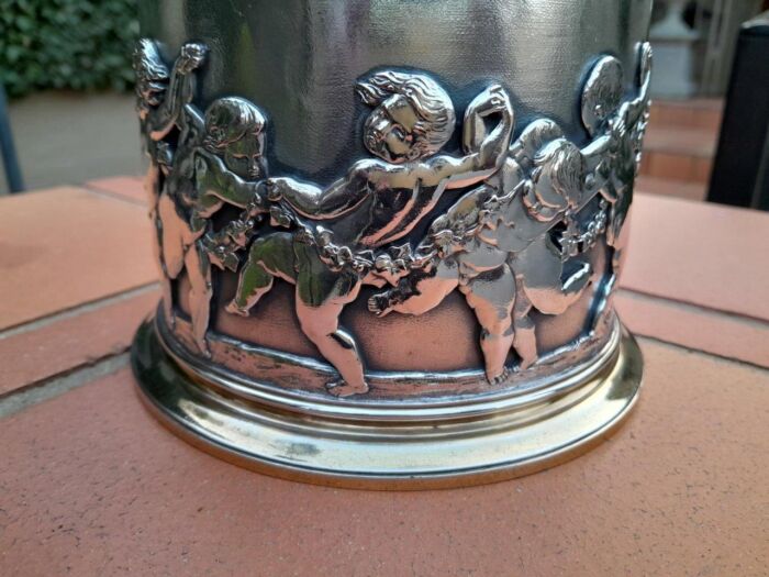 A 19th Century Circa 1880 Victorian Silver- Plate Biscuit Barrel By Elkington - Image 4