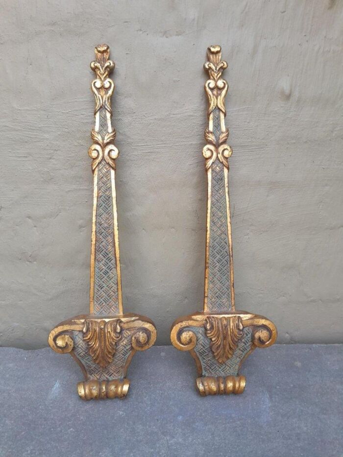 A 20th Century Pair of French Style Gilt Painted Wooden Picture Holders - Image 2