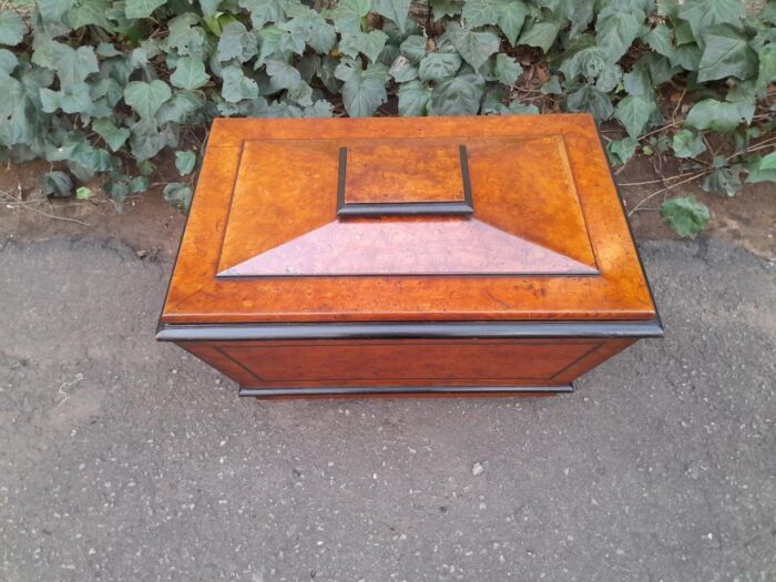 An Antique Victorian  Birds Eye Maple and Ebonised Cellarette with Metal Inner for Ice and Original Hardwood Castors - Image 4