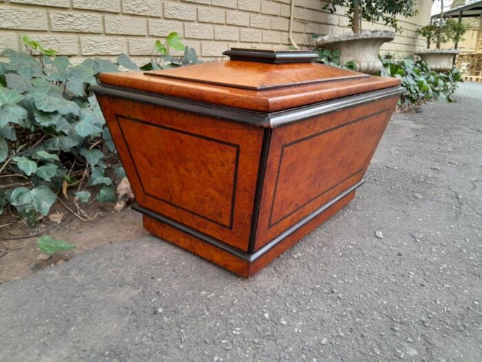 An Antique Victorian  Birds Eye Maple and Ebonised Cellarette with Metal Inner for Ice and Original Hardwood Castors - Image 5