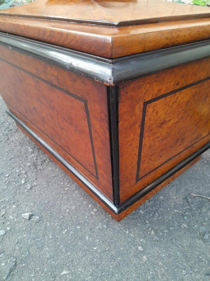 An Antique Victorian  Birds Eye Maple and Ebonised Cellarette with Metal Inner for Ice and Original Hardwood Castors - Image 10