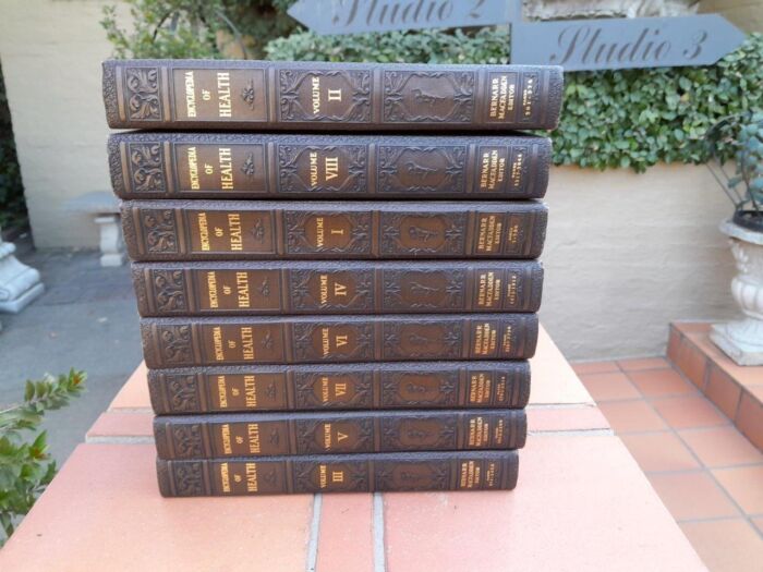 A 20th Century / Circa 1933 Full Set Of 8 Encyclopedia Of Health And Physical Culture  With Gilt Lettering And  With Coloured Illustrations - Image 2