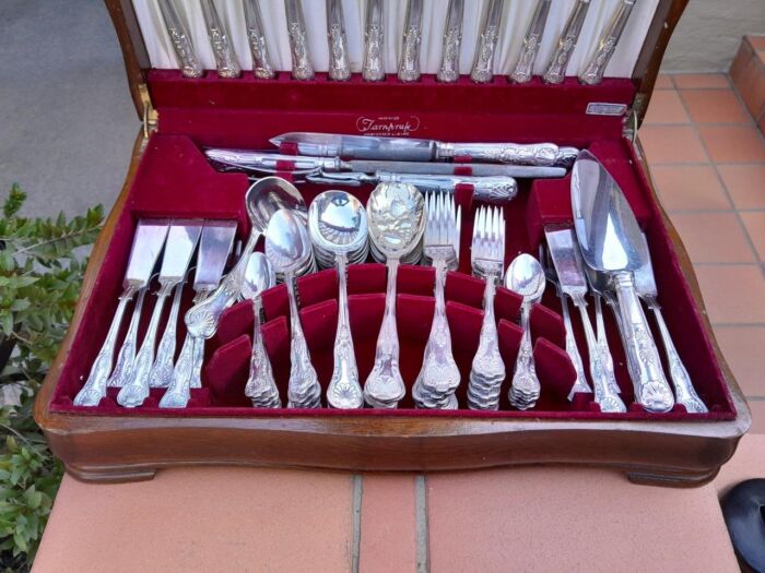 An Excellent And Complete Six Place EPNS Kings Pattern Cutlery Set In Original Oak Canteen (70 Pieces) ND - Image 3