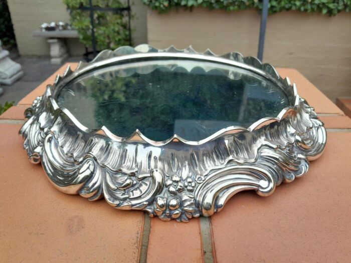 A Victorian Electroplated Silver Mirror Plateau Cake Stand - Image 3