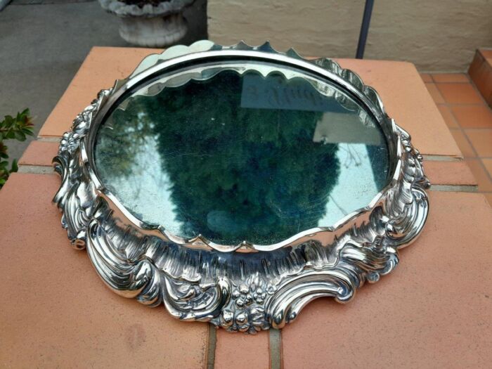 A Victorian Electroplated Silver Mirror Plateau Cake Stand - Image 4