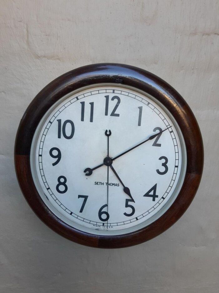 An Antique Mahogany Cased Seth Thomas Clock Made in USA - Image 2