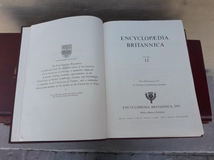 A 20th Century Set Of Encyclopedia Britannica (Comprising 24 Volume) Circa 1973              - Image 5