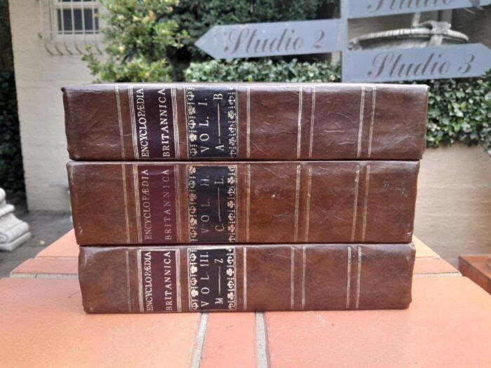 Encyclopaedia Britannica Facsimile First Edition (3 Volumes)   - Image 2