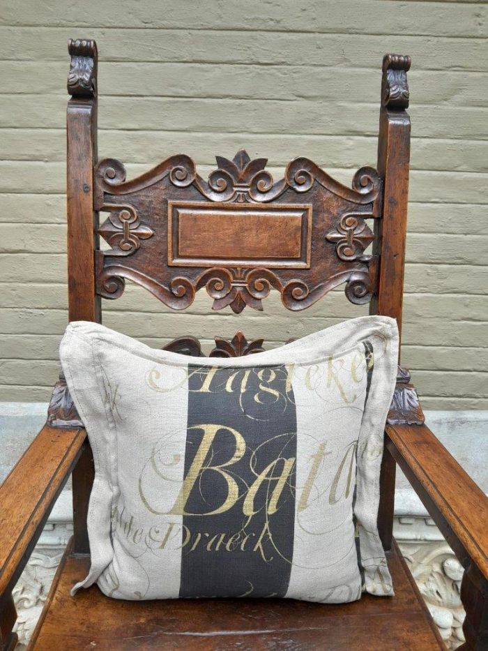 An Italian Gold Script Cushion - Image 2