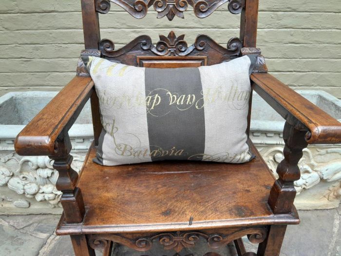 An Italian Gold Script Cushion - Image 2