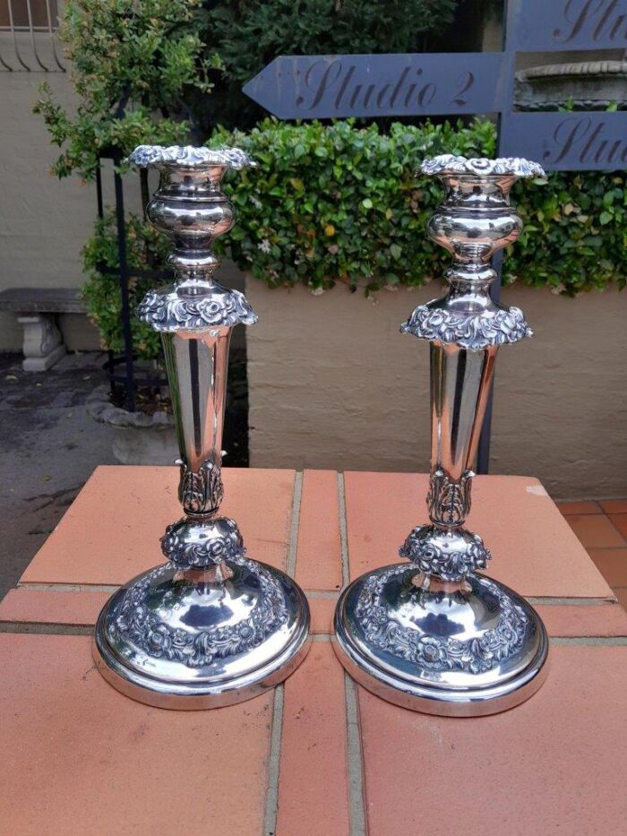 An Antique Early 19th century Old Sheffield Plate Pair of Candlesticks / Holders - Image 2