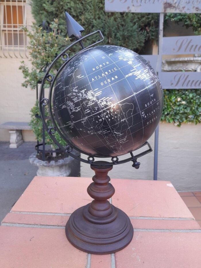 A 20TH Century Pair of World Globes - Image 3