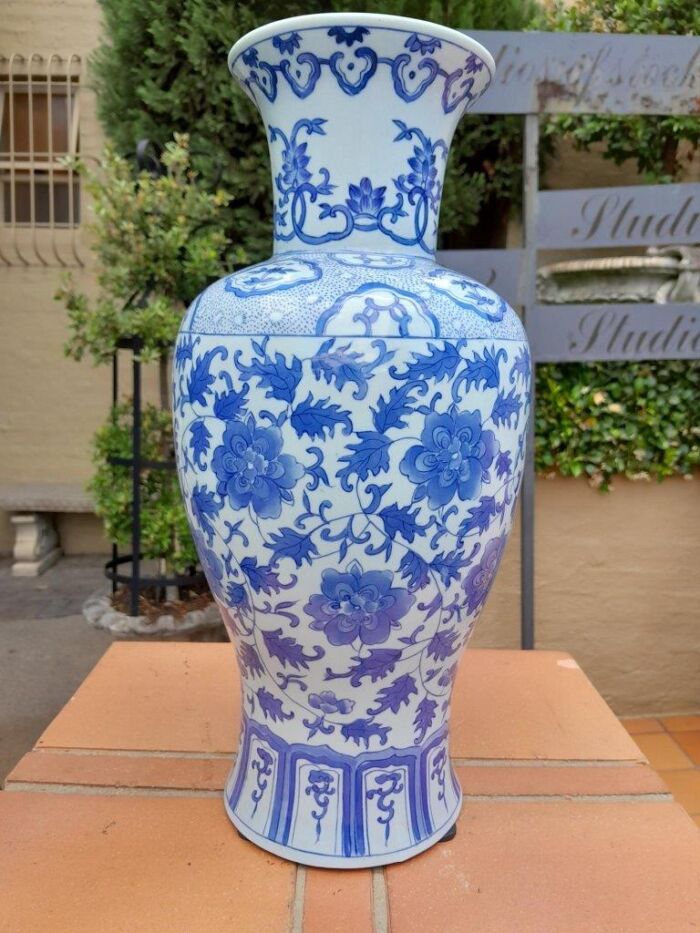 A 20th Century Chinese Large Blue / White Vase