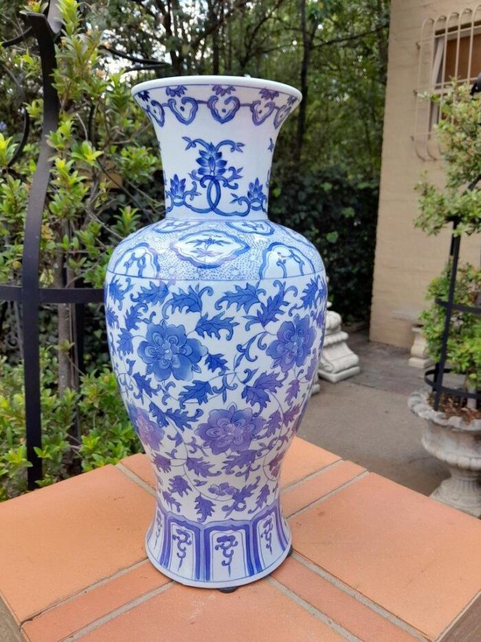 A 20th Century Chinese Large Blue / White Vase - Image 2