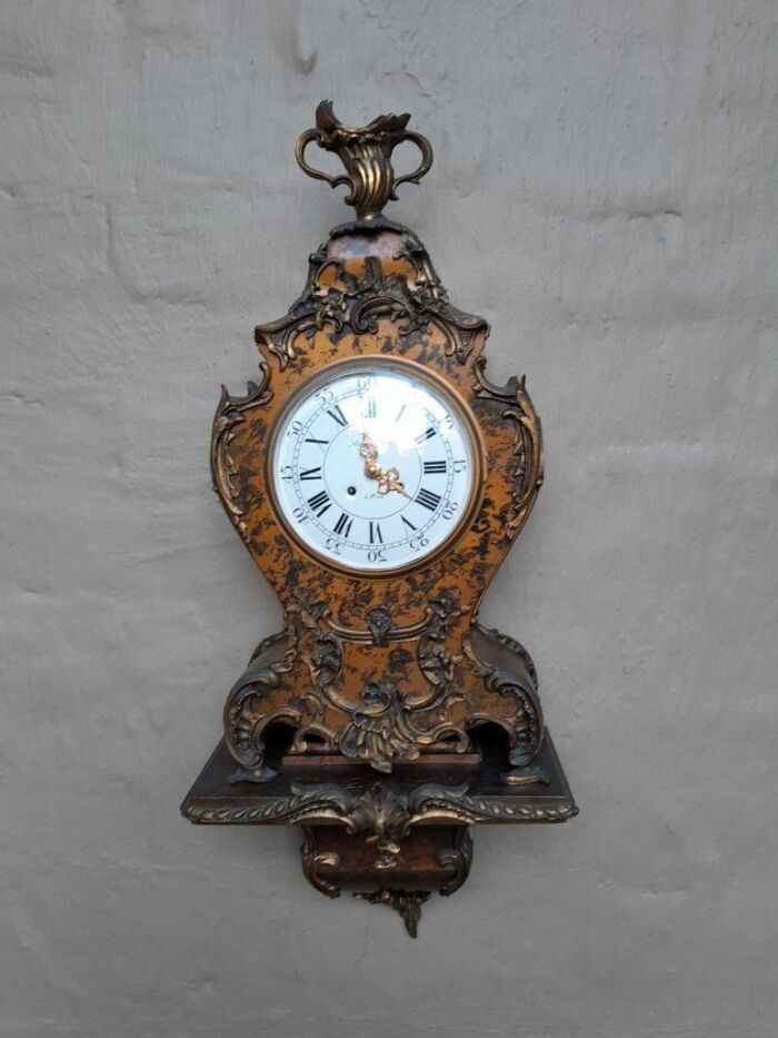 A French Louis XV Style Roccoco Clock with Matching Sconce and Key. Signed Hour Lavigne / Paris Has been serviced - Image 2