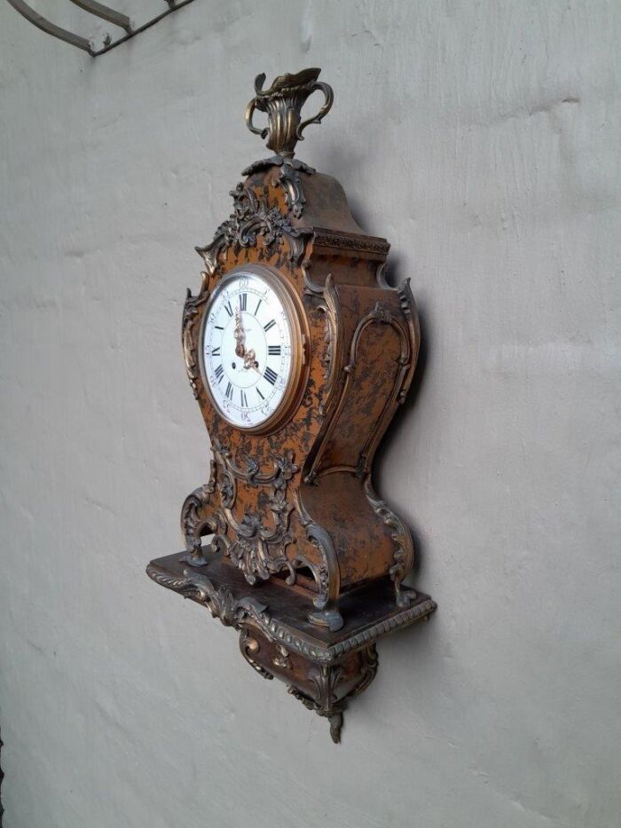 A French Louis XV Style Roccoco Clock with Matching Sconce and Key. Signed Hour Lavigne / Paris Has been serviced - Image 3