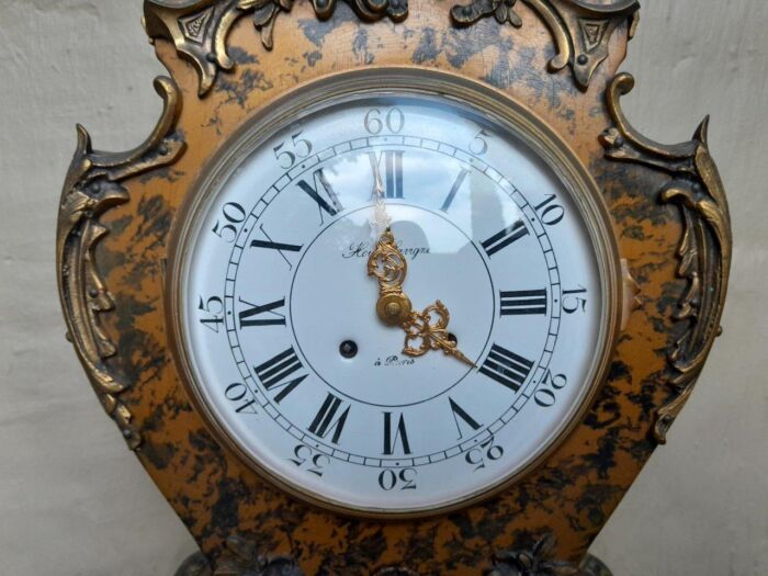 A French Louis XV Style Roccoco Clock with Matching Sconce and Key. Signed Hour Lavigne / Paris Has been serviced - Image 7