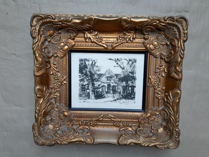 A 20th Century Thinus De Jongh Cape Farmhouse Stellenbosch Etching Signed and Framed in an Ornate Baroque Gilded Frame - Image 2