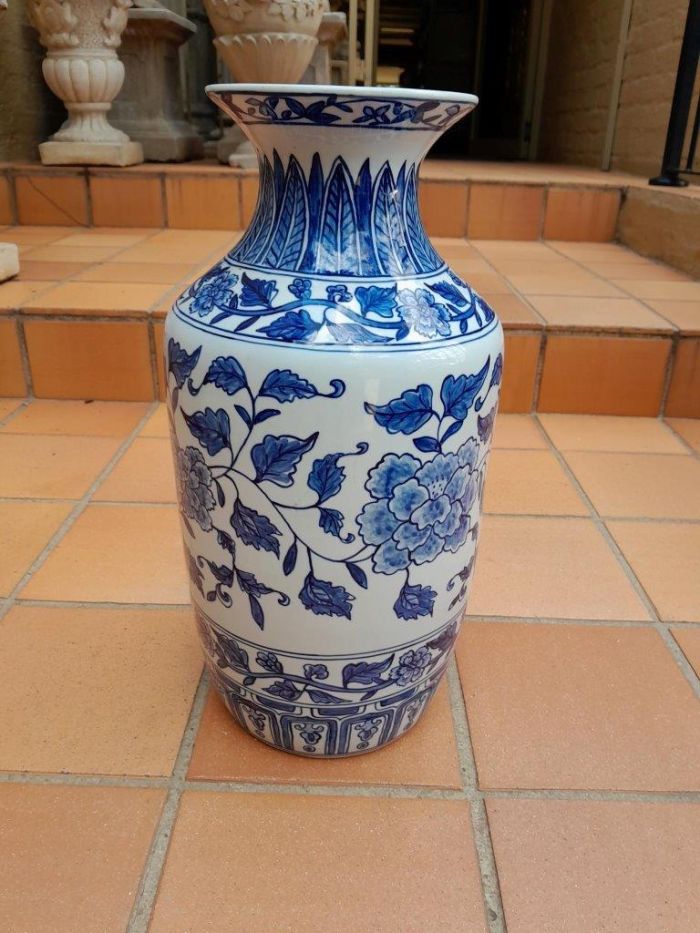 A 20th Century Pair of Blue / White Painted Ceramic Vases - Image 4