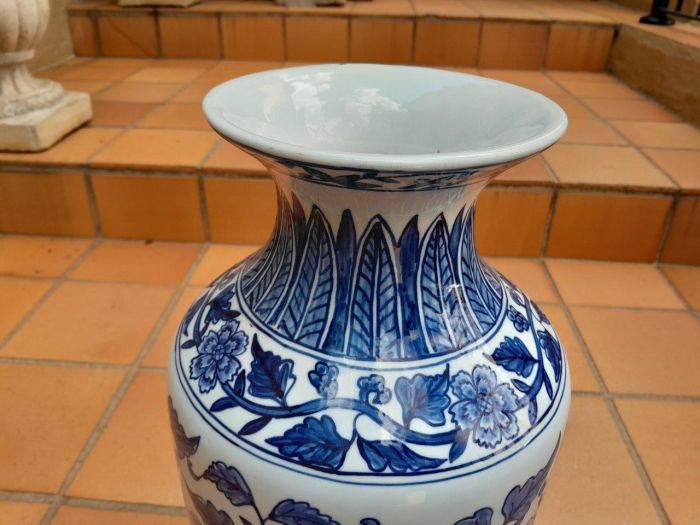 A 20th Century Pair of Blue / White Painted Ceramic Vases - Image 6