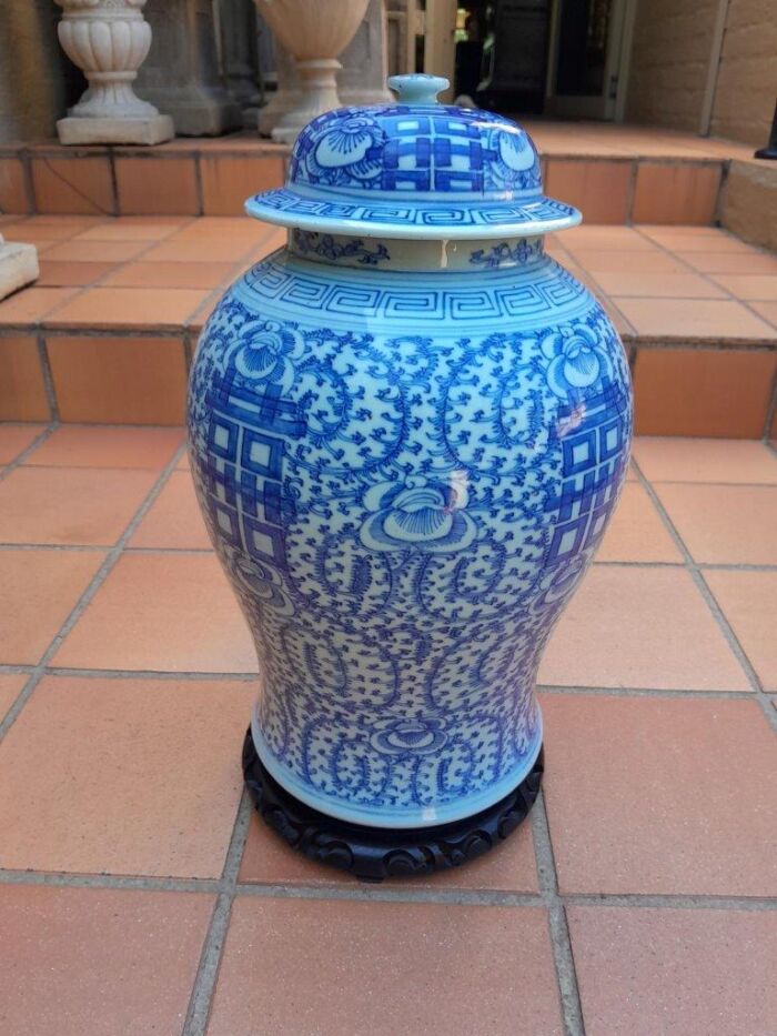 An Antique 19th Century Chinese Blue / White Jar with Cover Qing Dynasty on Wooden Stand - Image 2