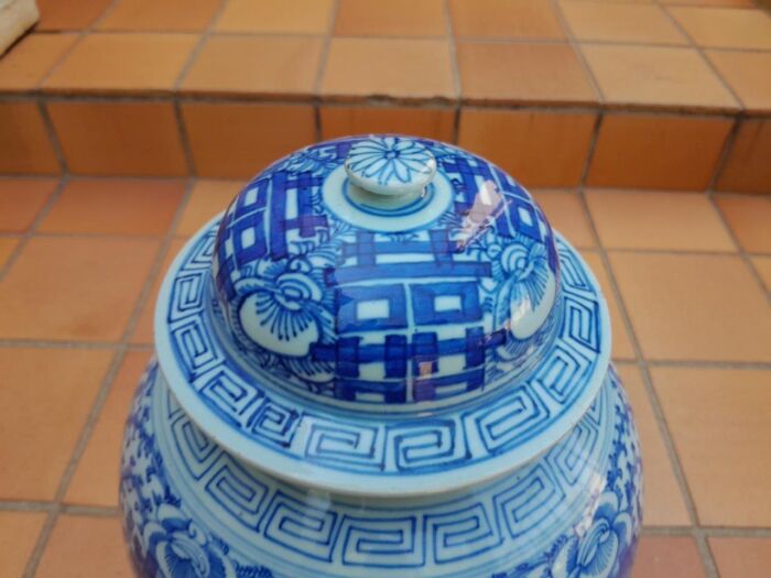 An Antique 19th Century Chinese Blue / White Jar with Cover Qing Dynasty on Wooden Stand - Image 4