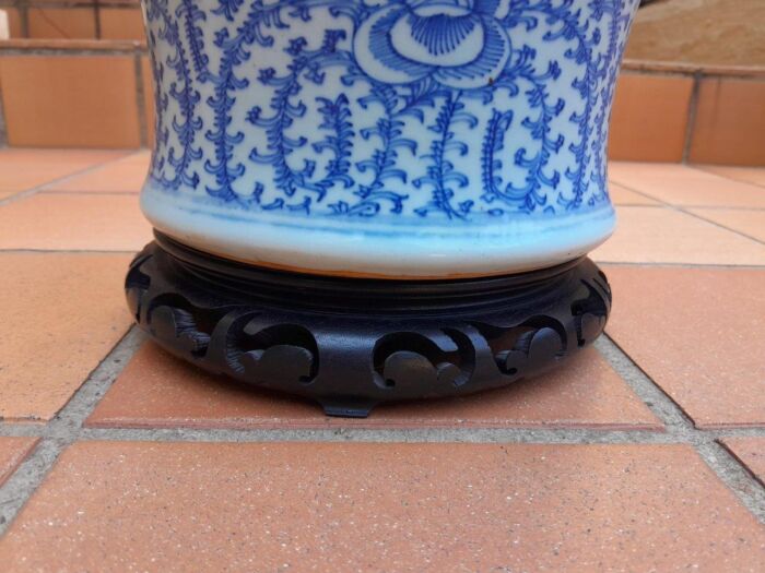 An Antique 19th Century Chinese Blue / White Jar with Cover Qing Dynasty on Wooden Stand - Image 5