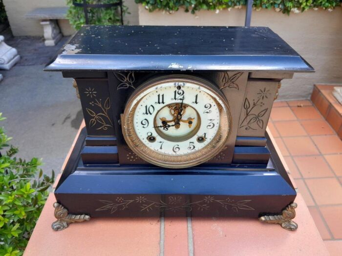 An Antique Victorian Ansonia Gilt Metal, Black Lacquer Chiming Working Clock with Key - Image 3