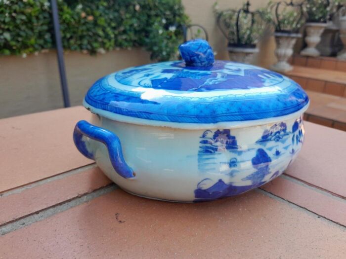 An Antique Early 19th Century Blue / White Dish with Cover and Handles - Image 3