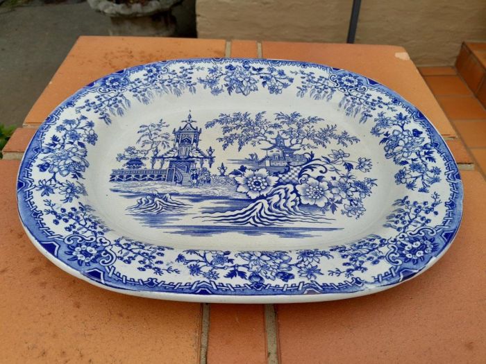 An Antique Colandine Blue / White Large Porcelain Platter - Image 2