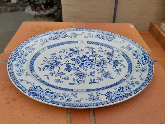 A 20TH Century Blue / White English Platter - Image 2