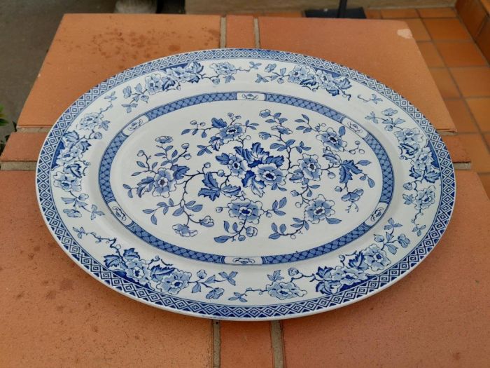 A 20TH Century Blue / White English Platter - Image 3