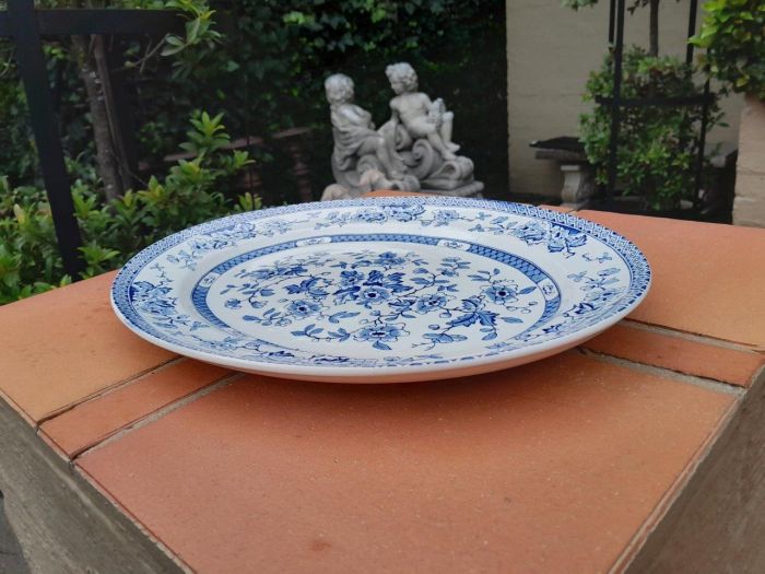 A 20TH Century Blue / White English Platter - Image 4