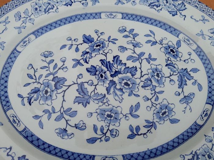 A 20TH Century Blue / White English Platter - Image 5