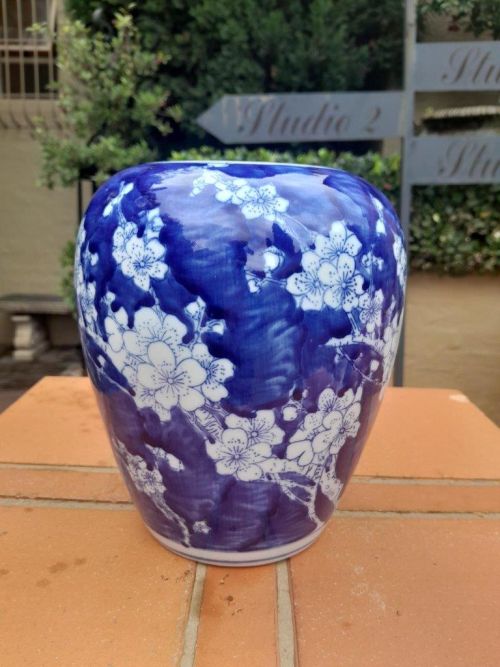 A 20TH Century Blue / White Hand-Painted Genuine Ming Porcelain Vase