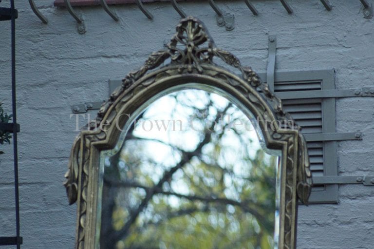 An Ornately Carved and Bevelled Gilded Mirror - Image 3