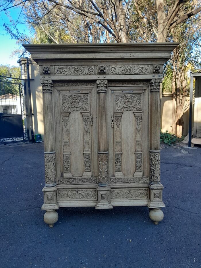 An 18th Century Renaissance Style Ornately Carved Kussenkast in a Contemporary Bleached Finish  (Useful for TV or storing Bedroom Pillows, Duvets, Towels etc)