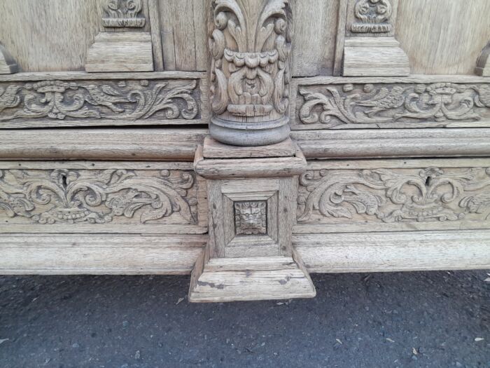 An 18th Century Renaissance Style Ornately Carved Kussenkast in a Contemporary Bleached Finish  (Useful for TV or storing Bedroom Pillows, Duvets, Towels etc) - Image 12