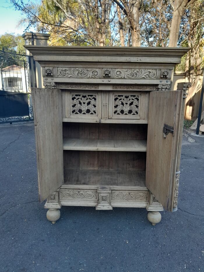 An 18th Century Renaissance Style Ornately Carved Kussenkast in a Contemporary Bleached Finish  (Useful for TV or storing Bedroom Pillows, Duvets, Towels etc) - Image 16