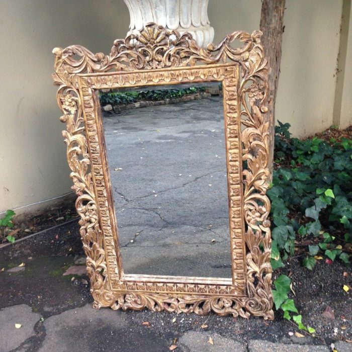 A Gilt Painted Wooden Mirror - Image 2