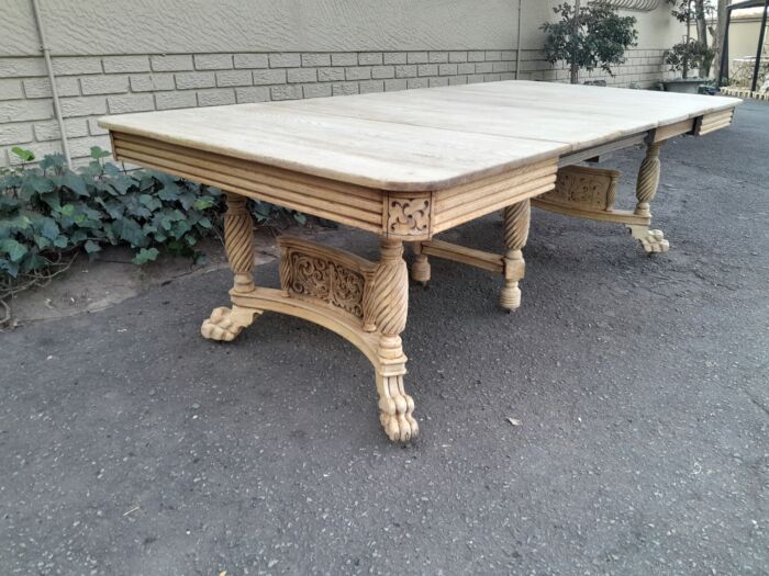 American Colonial oak extending dining table with lion paw feet, 3x extensions (8 Seater) - Image 7