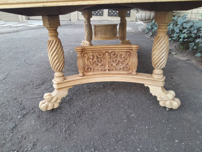 American Colonial oak extending dining table with lion paw feet, 3x extensions (8 Seater) - Image 10