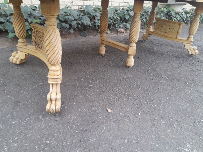 American Colonial oak extending dining table with lion paw feet, 3x extensions (8 Seater) - Image 12