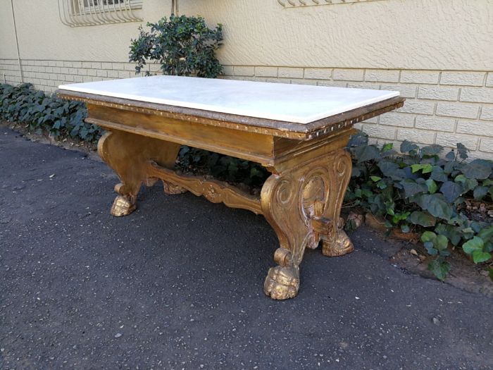 A 20TH Century Ornately Carved And Hand- Gilded Wooden Entrance Hall / Refectory / Dining Table with Marble Top (6-8 Seater) - Image 5