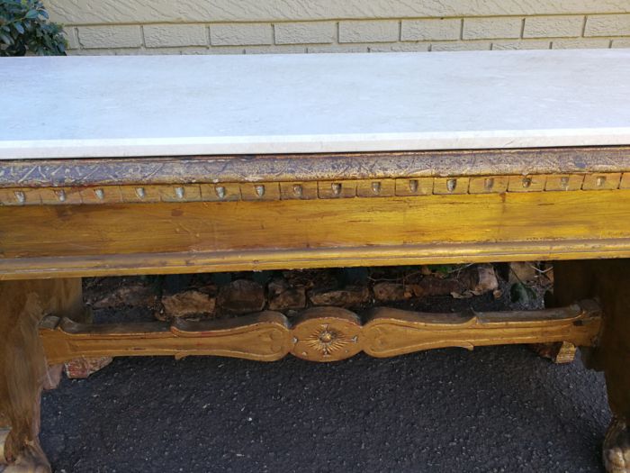 A 20TH Century Ornately Carved And Hand- Gilded Wooden Entrance Hall / Refectory / Dining Table with Marble Top (6-8 Seater) - Image 8